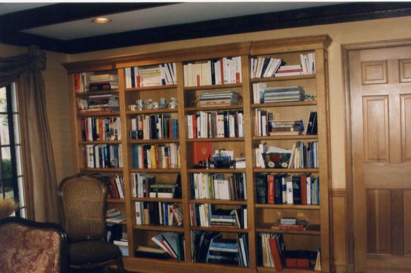 Built In Bookcases. ookcases with a uilt-in